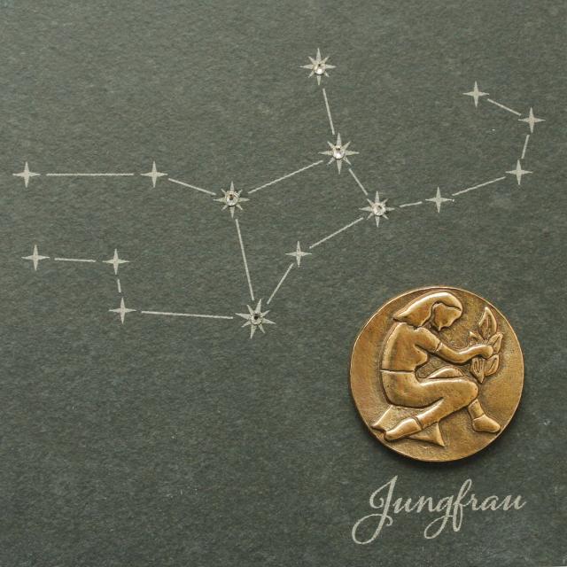 Jungfrau|Sternzeichen auf Schieferplatte mit Bronzeplakette